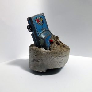 Voiture 4 — Sculpture béton et voiture Majorette, Morgan Paslier